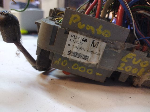bontott FIAT PUNTO EVO Biztosítéktábla Motortér
