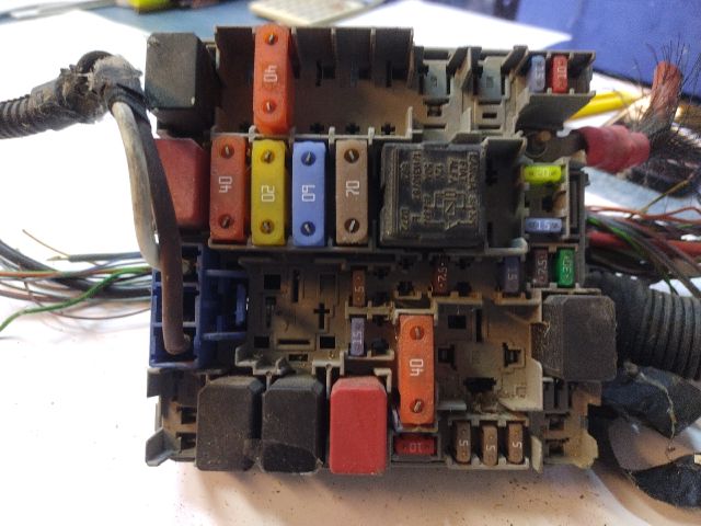 bontott FIAT PUNTO EVO Biztosítéktábla Motortér