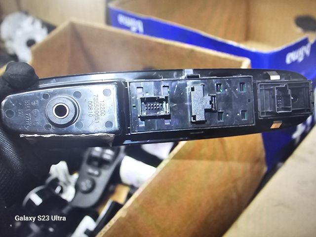 bontott FIAT PUNTO EVO Bal első Ablakemelő Kapcsoló