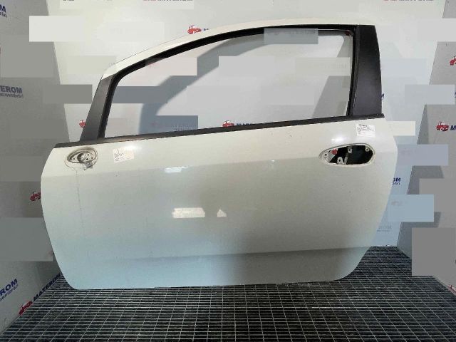 bontott FIAT PUNTO EVO Bal első Ajtó (Üres lemez)