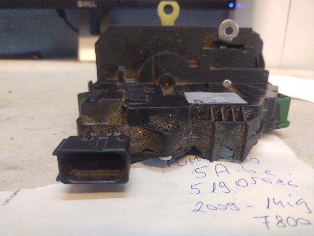 bontott FIAT PUNTO EVO Bal első Ajtózár