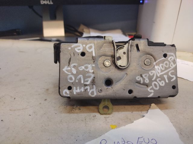 bontott FIAT PUNTO EVO Bal első Ajtózár