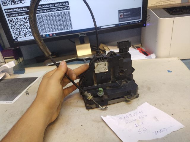 bontott FIAT PUNTO EVO Bal első Ajtózár