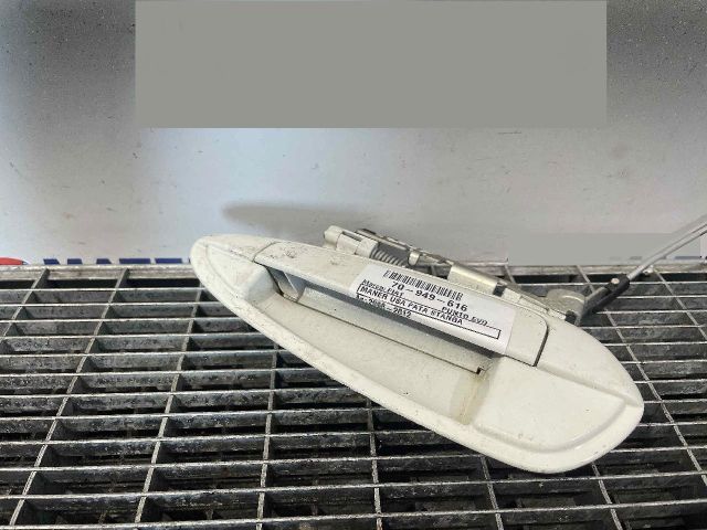 bontott FIAT PUNTO EVO Bal első Külső Kilincs