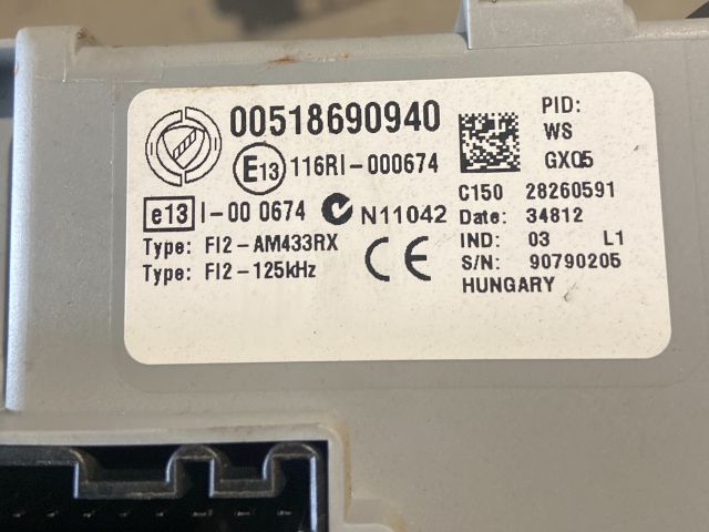 bontott FIAT PUNTO EVO Biztosítéktábla Utastér