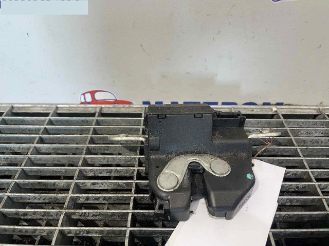 bontott FIAT PUNTO EVO Csomagtérajtó Ütköző