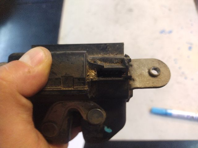 bontott FIAT PUNTO EVO Csomagtérajtó Zárszerkezet