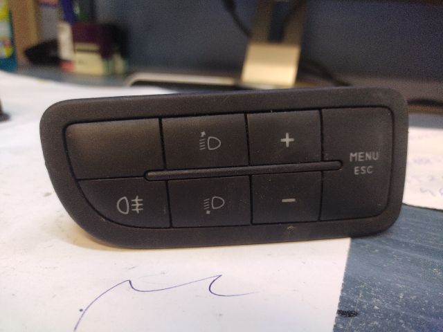 bontott FIAT PUNTO EVO Fényszórómagasság Állító Kapcsoló