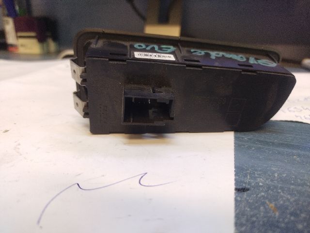 bontott FIAT PUNTO EVO Fényszórómagasság Állító Kapcsoló