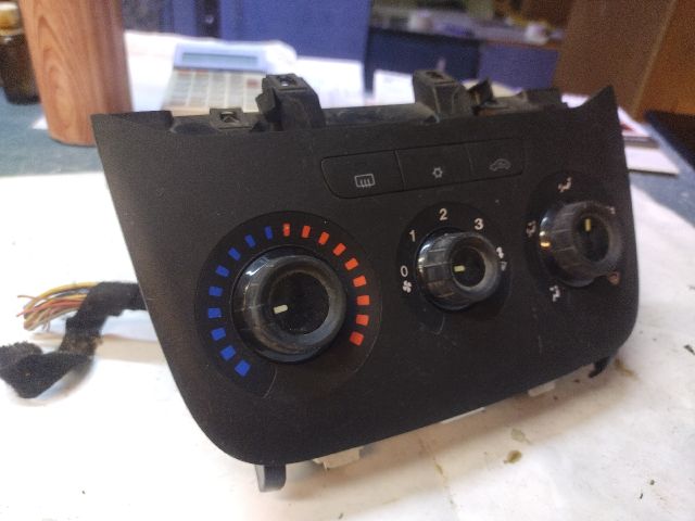 bontott FIAT PUNTO EVO Fűtéskapcsoló (digit klímás)