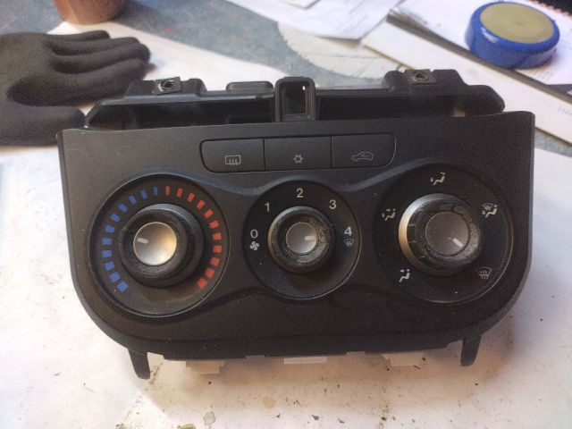 bontott FIAT PUNTO EVO Fűtéskapcsoló (manuális klímás)