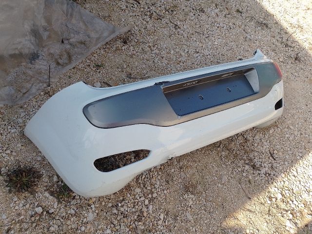 bontott FIAT PUNTO EVO Hátsó Lökhárító (Részeivel)