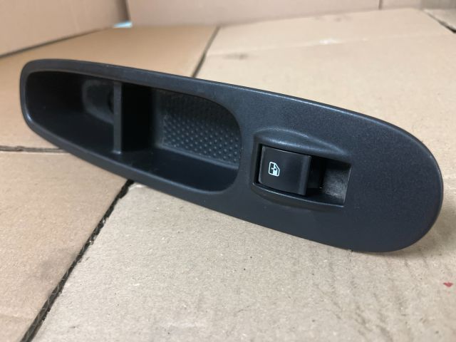 bontott FIAT PUNTO EVO Jobb első Ablakemelő Kapcsoló