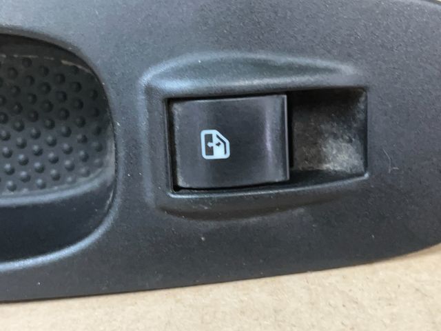 bontott FIAT PUNTO EVO Jobb első Ablakemelő Kapcsoló
