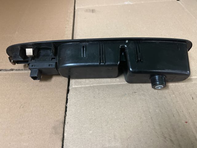 bontott FIAT PUNTO EVO Jobb első Ablakemelő Kapcsoló