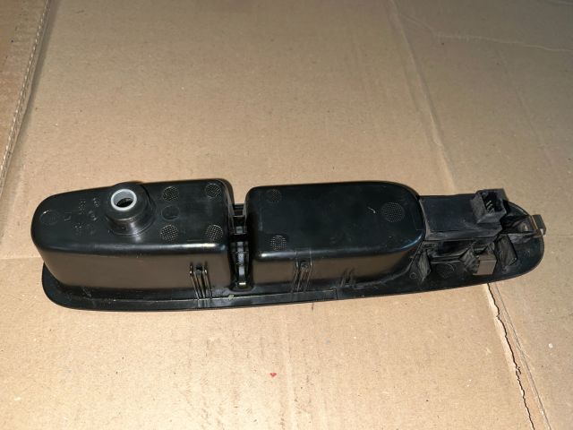 bontott FIAT PUNTO EVO Jobb első Ablakemelő Kapcsoló
