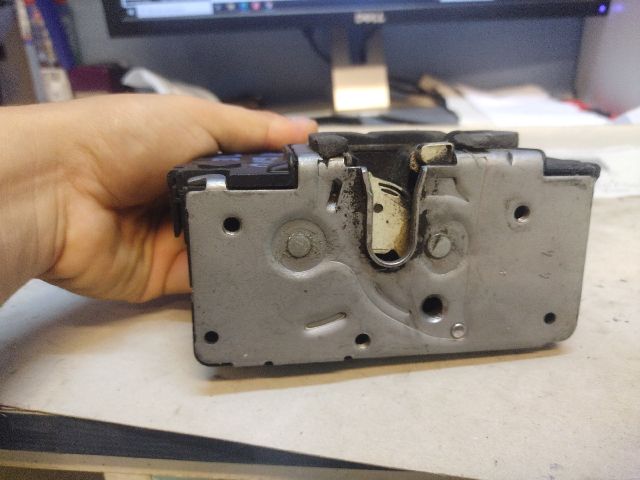 bontott FIAT PUNTO EVO Jobb első Ajtózár