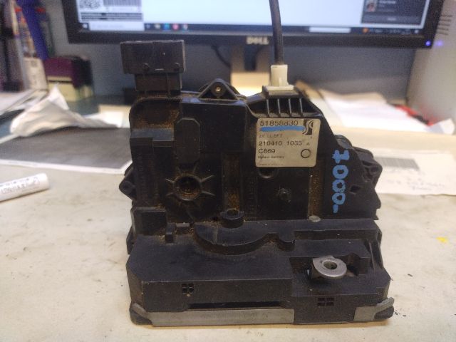 bontott FIAT PUNTO EVO Jobb első Ajtózár