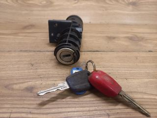 bontott FIAT PUNTO I Gyújtáskapcsoló Házzal
