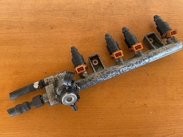 bontott FIAT PUNTO I Porlasztó Sor / Híd