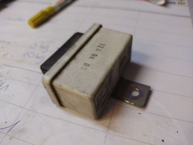 bontott FIAT PUNTO I Üzemanyag Szivattyú Relé