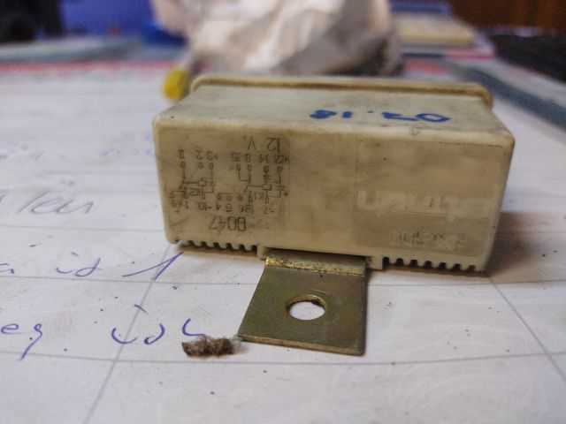 bontott FIAT PUNTO I Üzemanyag Szivattyú Relé