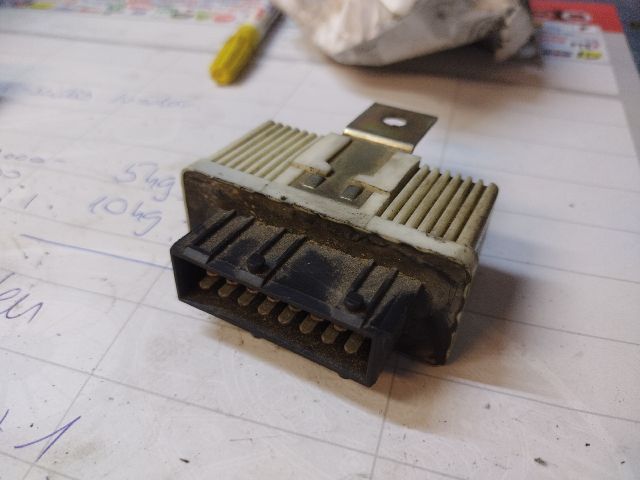 bontott FIAT PUNTO I Üzemanyag Szivattyú Relé