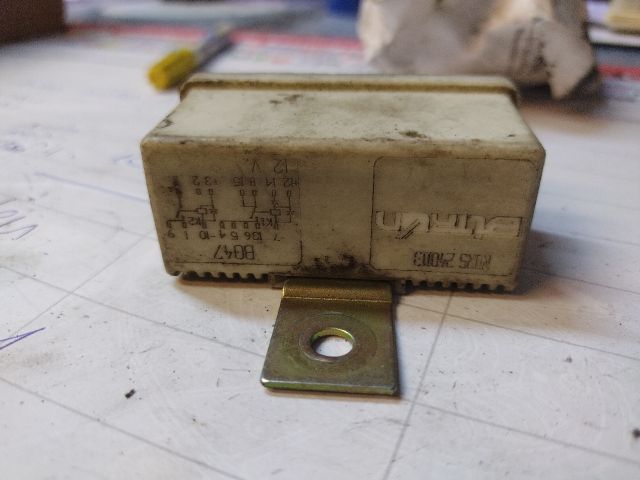 bontott FIAT PUNTO I Üzemanyag Szivattyú Relé