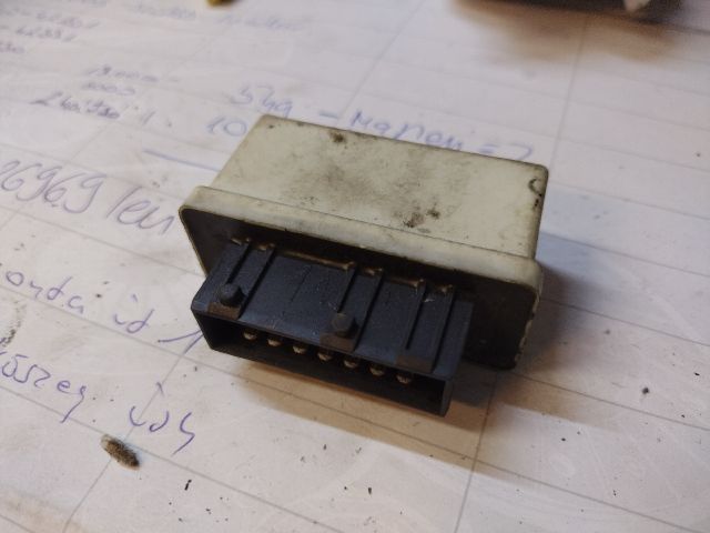 bontott FIAT PUNTO I Üzemanyag Szivattyú Relé