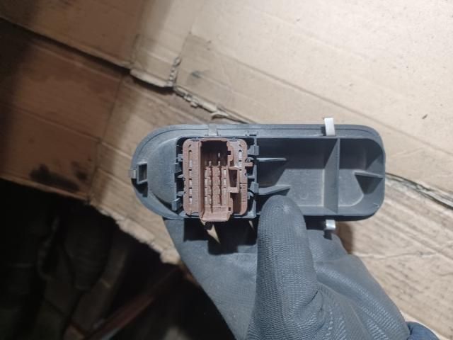 bontott FIAT PUNTO I Ablakemelő Kapcsoló Négyes / Kettes