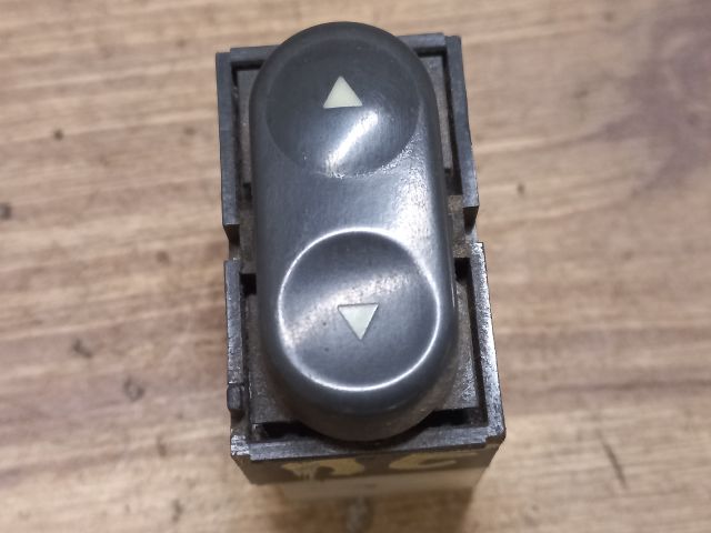 bontott FIAT PUNTO I Bal első Ablakemelő Kapcsoló