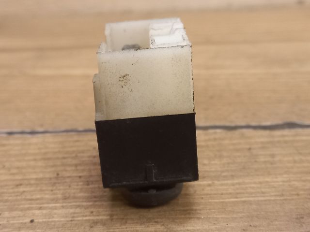 bontott FIAT PUNTO I Bal első Ablakemelő Kapcsoló