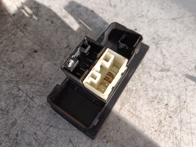 bontott FIAT PUNTO I Bal első Ablakemelő Kapcsoló