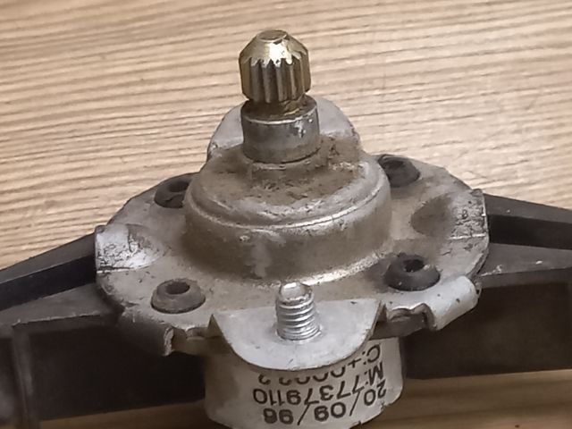 bontott FIAT PUNTO I Bal hátsó Ablakemelő Szerkezet (Mechanikus)