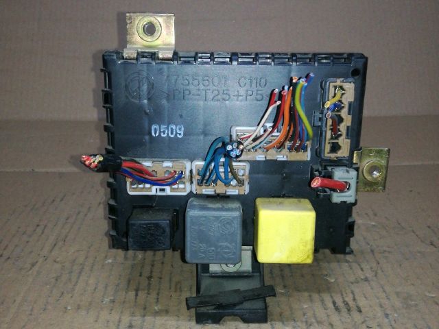 bontott FIAT PUNTO I Biztosítéktábla Utastér