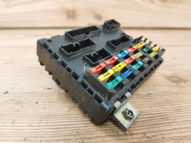 bontott FIAT PUNTO I Biztosítéktábla Utastér