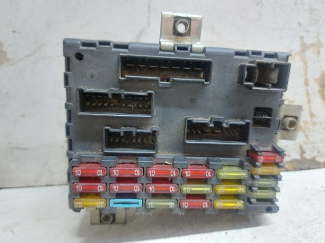 bontott FIAT PUNTO I Biztosítéktábla Utastér