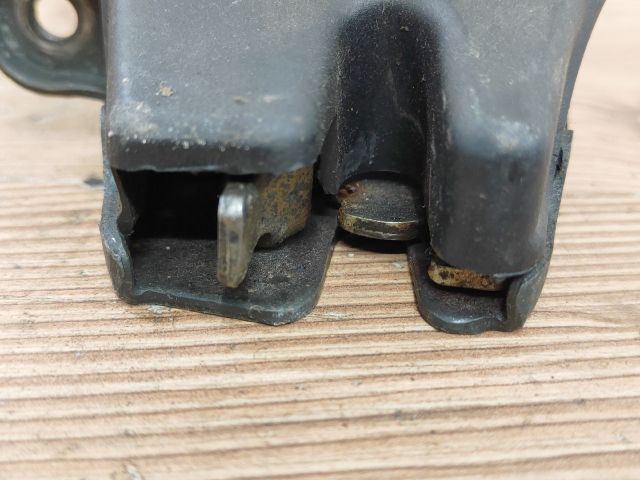 bontott FIAT PUNTO I Csomagtér Nyitó Kar / Gomb