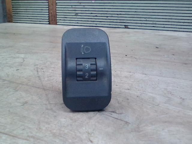 bontott FIAT PUNTO I Fényszórómagasság Állító Kapcsoló