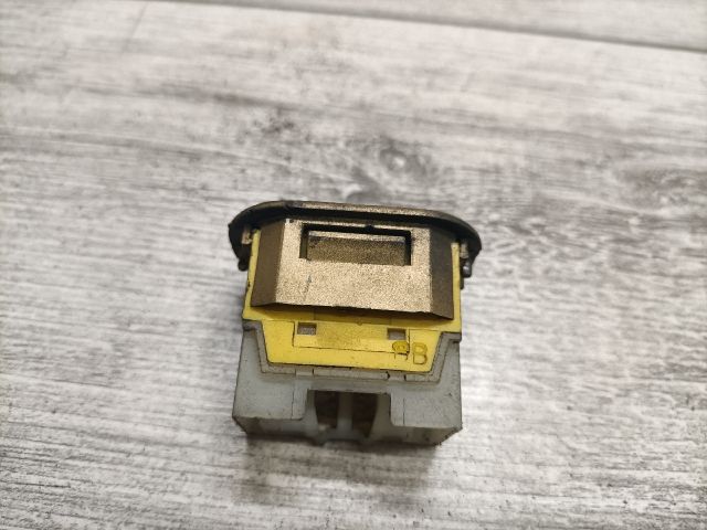 bontott FIAT PUNTO I Jobb első Ablakemelő Kapcsoló