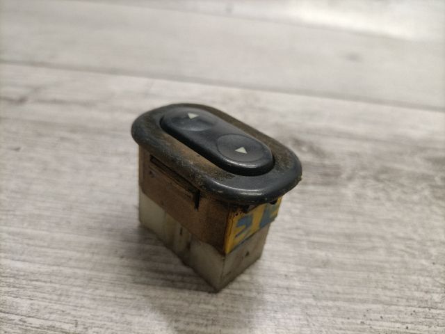 bontott FIAT PUNTO I Jobb első Ablakemelő Kapcsoló