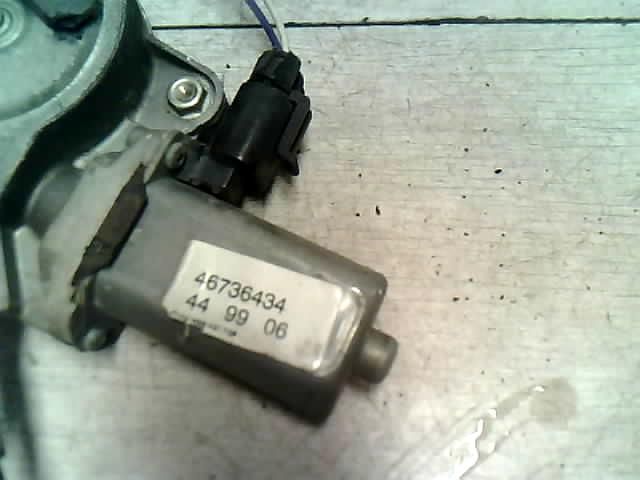 bontott FIAT PUNTO I Jobb első Ablakemelő Szerkezet (Elektromos)