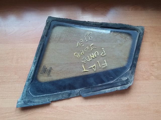 bontott FIAT PUNTO I Jobb hátsó Fixüveg (Ajtóban)