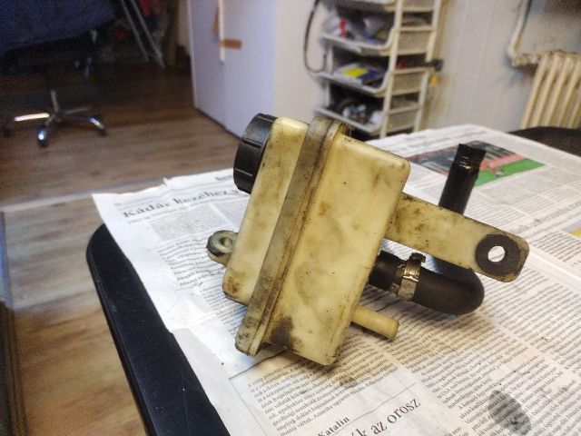 bontott FIAT PUNTO I Szervóolaj Tartály