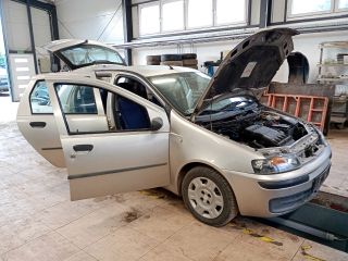 bontott FIAT PUNTO II Bal első Csonkállvány Kerékaggyal