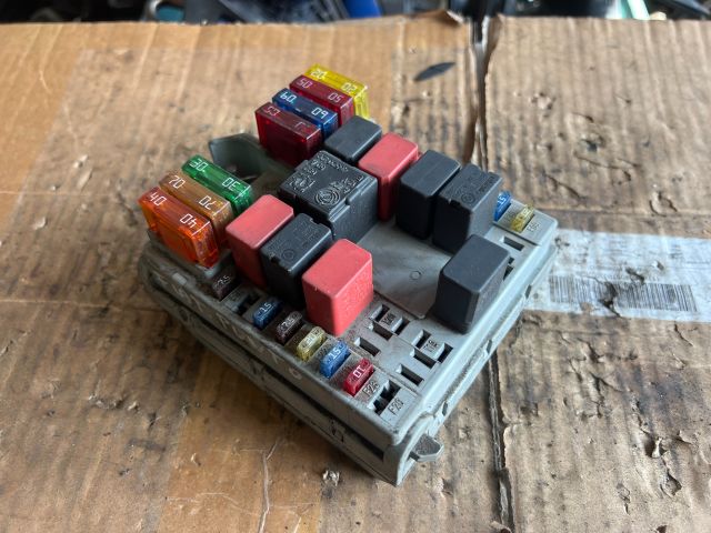 bontott FIAT PUNTO II Biztosítéktábla Motortér