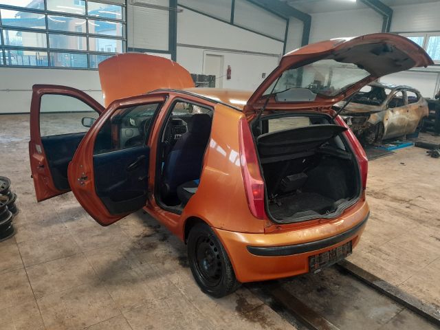 bontott FIAT PUNTO II Biztosítéktábla Motortér