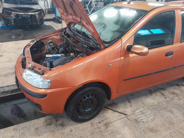 bontott FIAT PUNTO II Biztosítéktábla Motortér