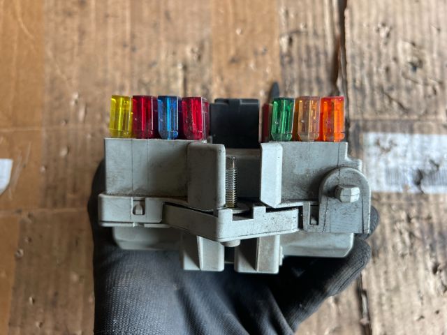 bontott FIAT PUNTO II Biztosítéktábla Motortér