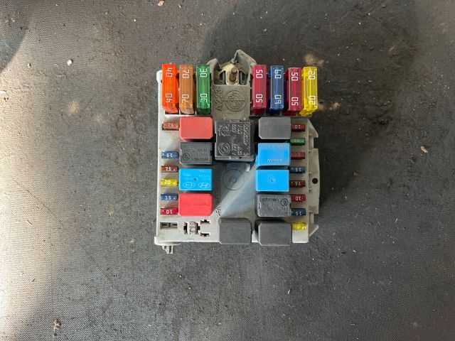 bontott FIAT PUNTO II Biztosítéktábla Motortér